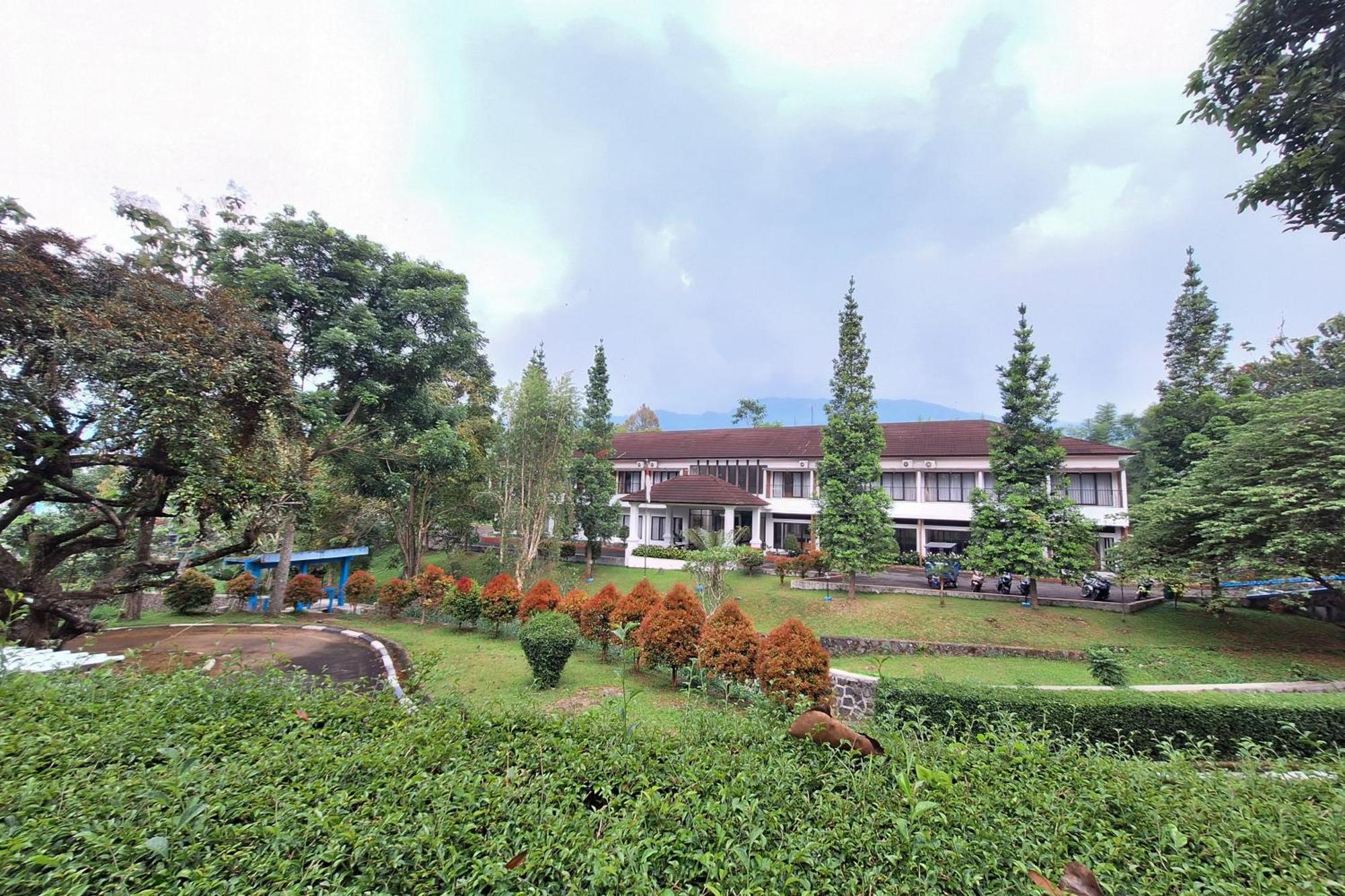 Reddoorz Resort At Tridaya Cisarua Puncak ภายนอก รูปภาพ